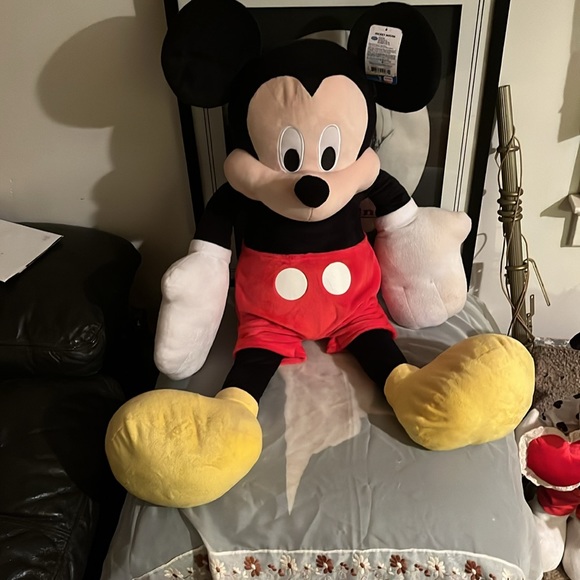 Mickey Mouse bundle stuff plushy $100 for bundle $25 a piece. - Picture 2 of 5